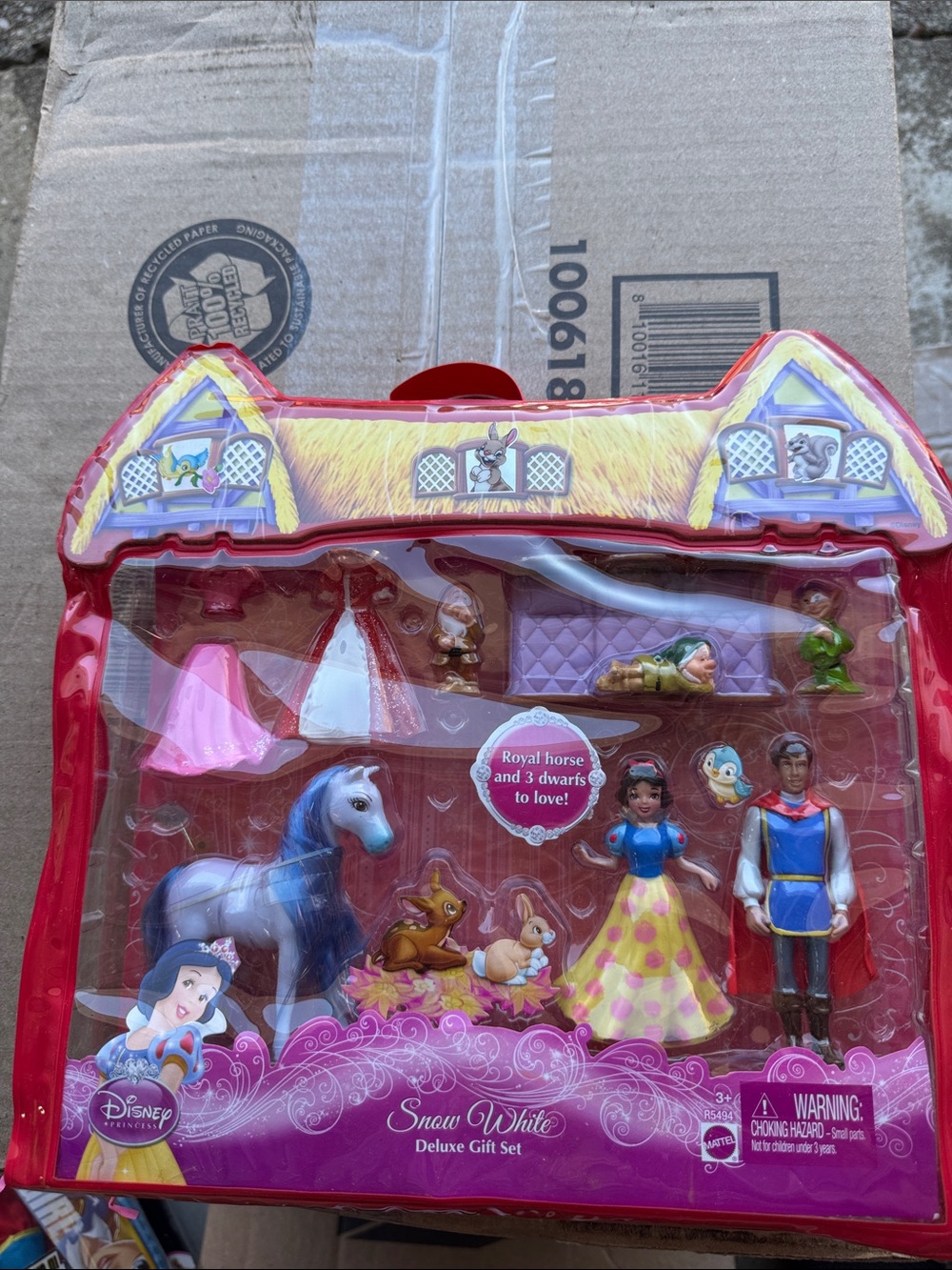 Disney Snow White Playset with Blue Horse, Red Case & Yellow Dress